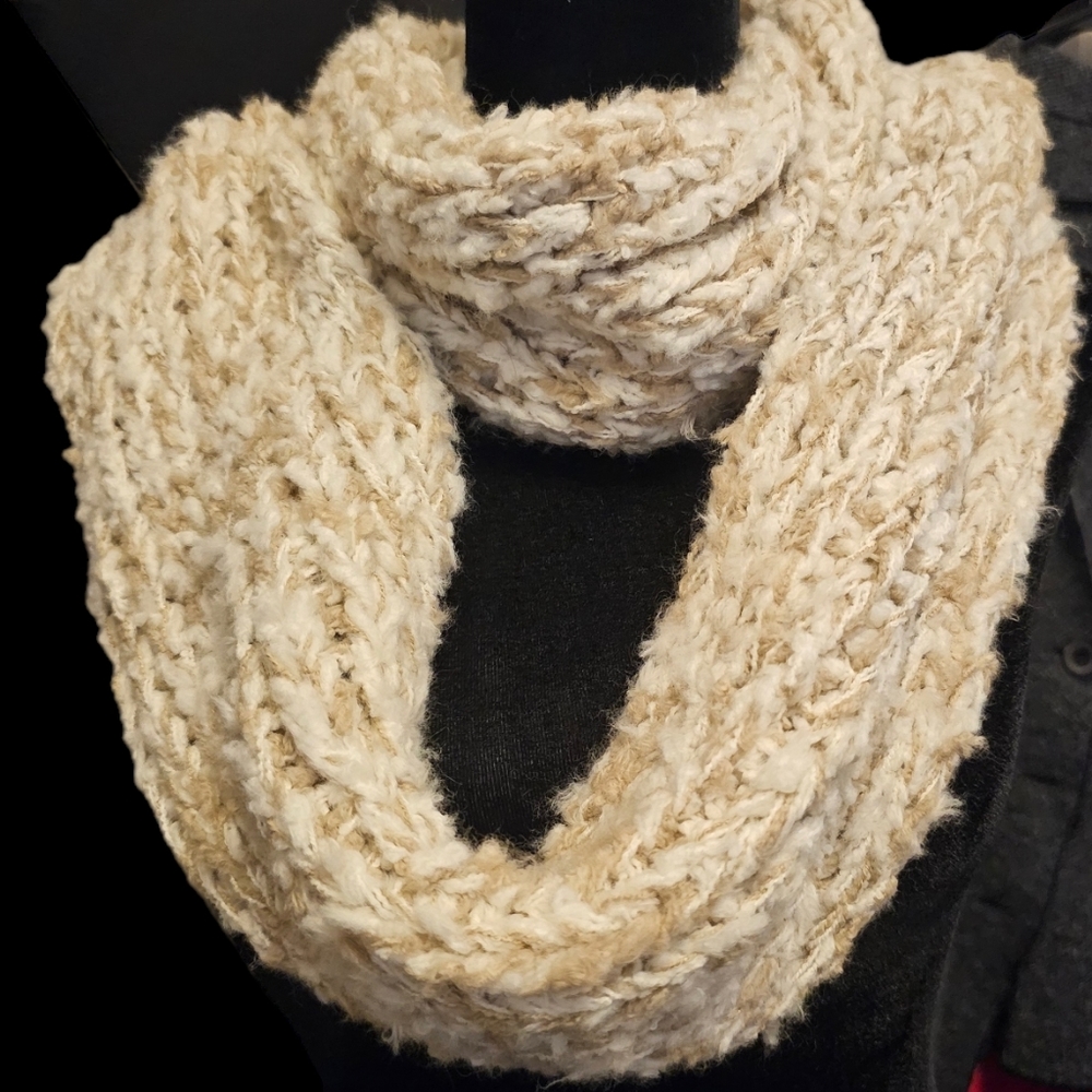 Simply Noelle Chunky Knit Infinity Scarf